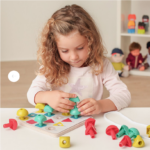 ECO Activity Pegs niña