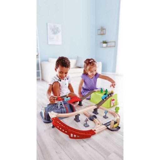 Escenario completo armado del ferrocarril infantil de Hape con 50 piezas.