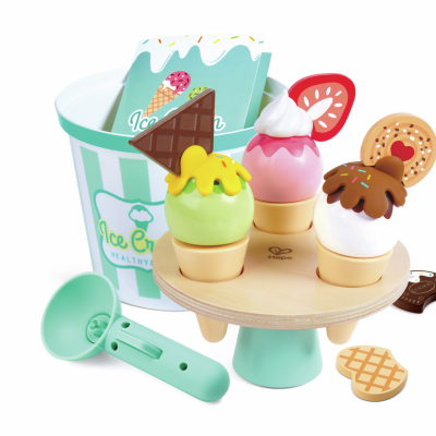 Juego de Helado Scoop & Serve Hape E3225 con cones, bolas y coberturas.