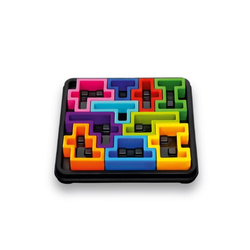 Detalle de las piezas huecas del juego IQ Square.