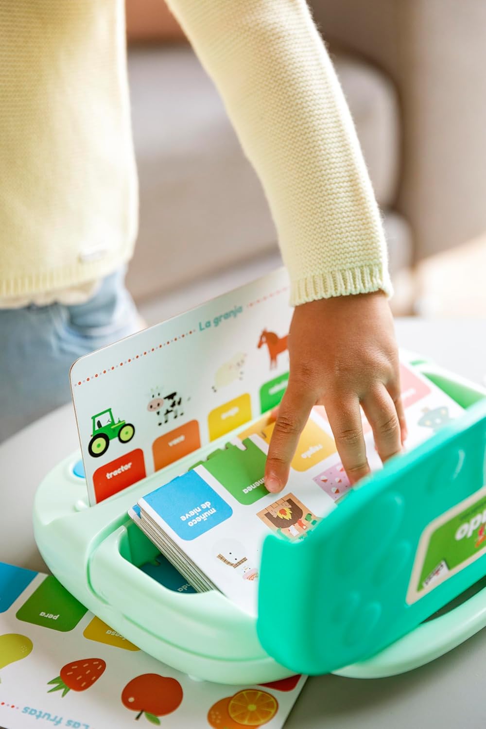 Vista del maletín con tamaño aproximado 31,5 × 21 × 6 cm.