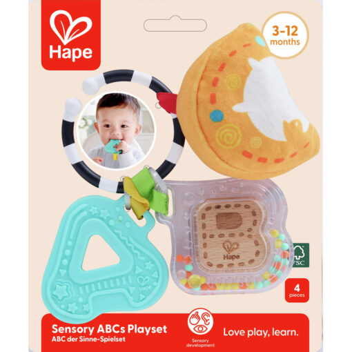 Detalle del mordedor y del sonajero del set Juego Sensorial ABC Hape.